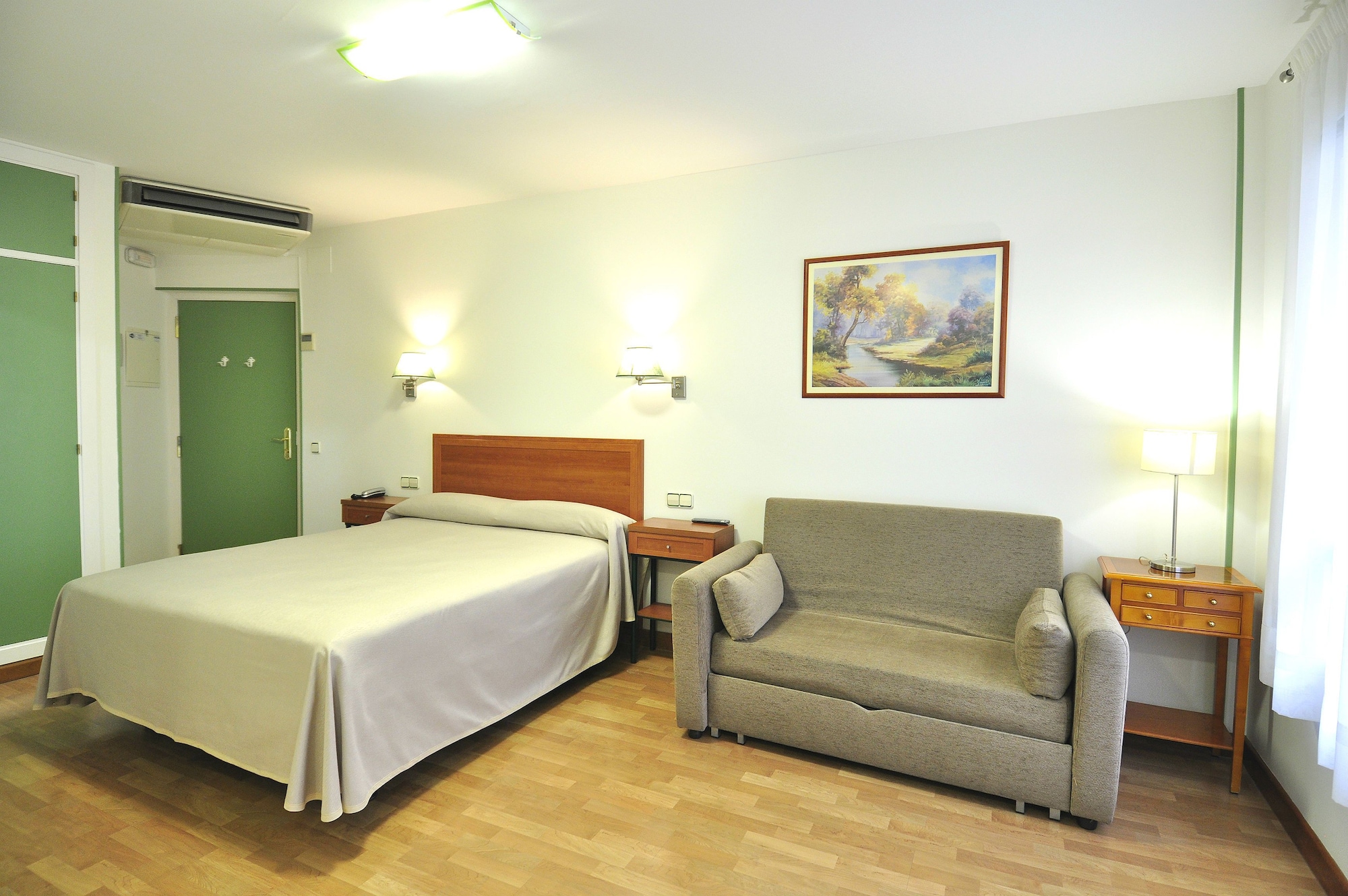 Plus, Studio, Queen Bed, Sofa