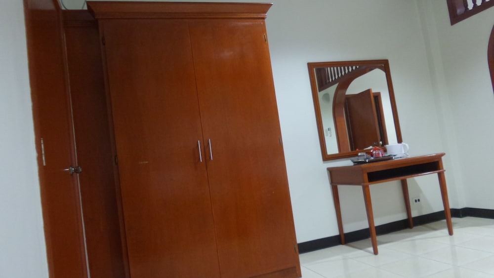 S&C Hotel Suites & Apartments 11/29