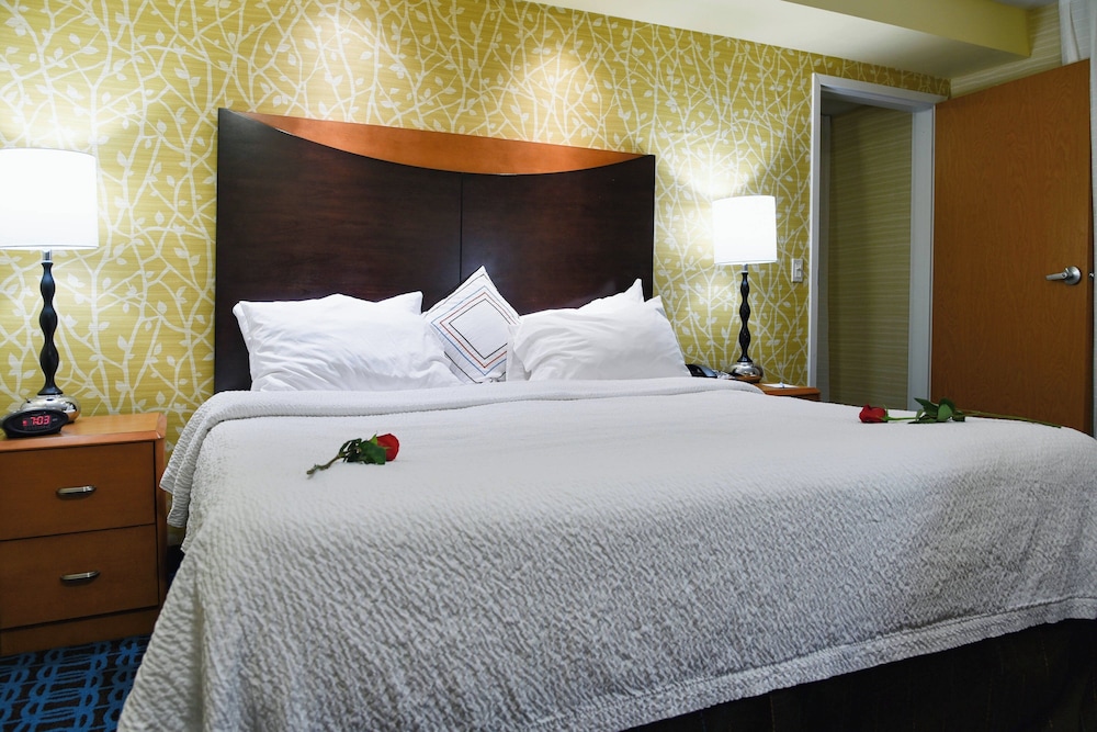 Fairfield Inn & Suites Hartford Airport 12/34