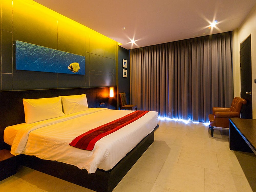 THE TAMA HOTEL 7/50