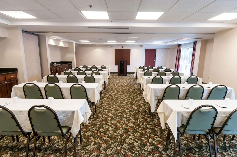 Comfort Inn & Suites Mount Pocono 42/50