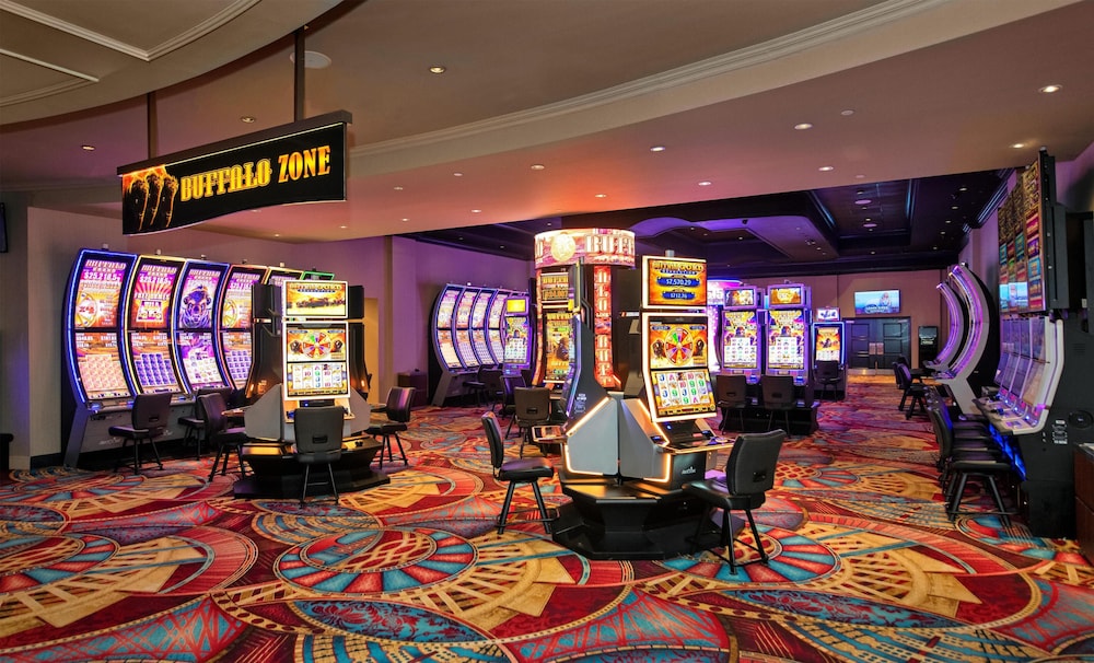Gold Strike Casino Resort 65/69