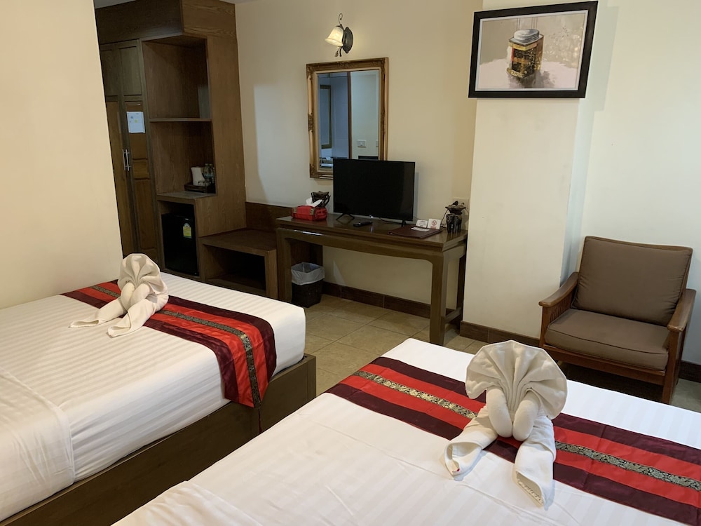 Aiyaree Place Hotel 24/75