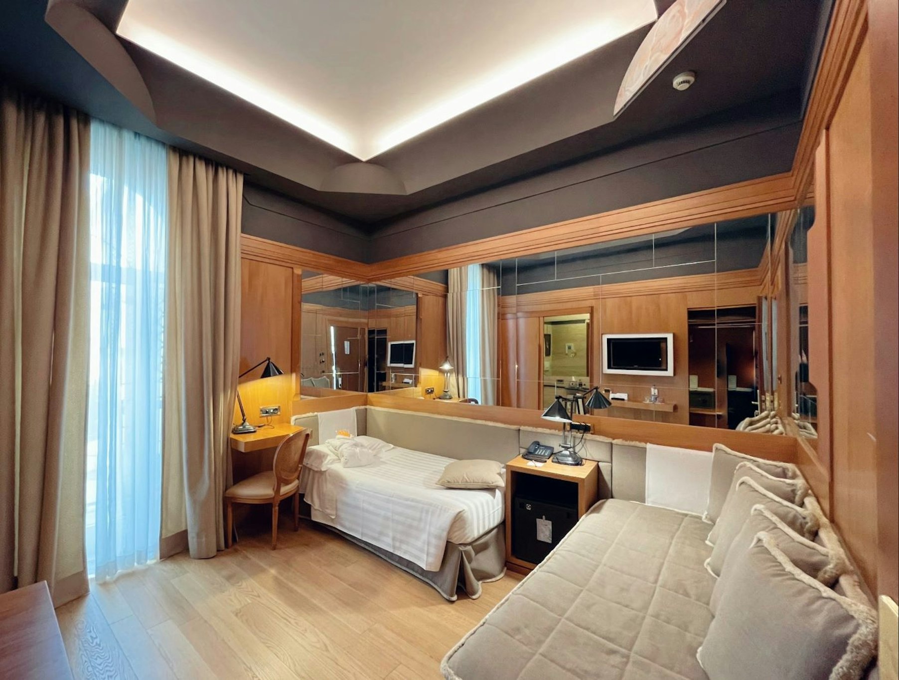 Isa Hotel 12/58