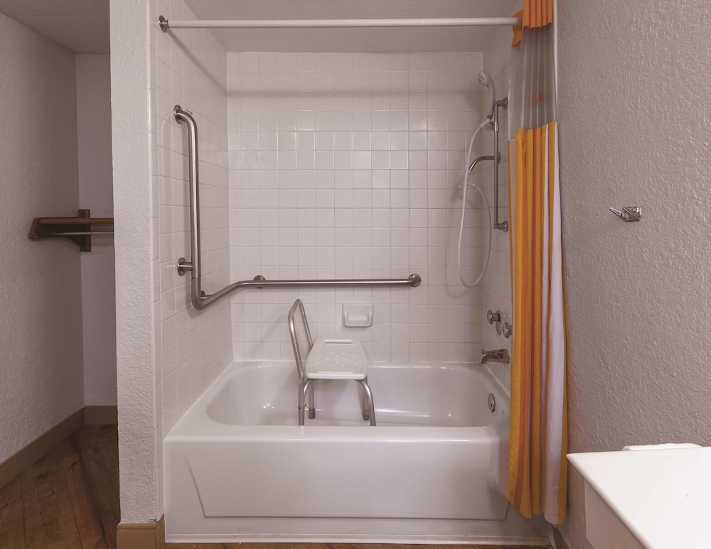 Travelodge by Wyndham Houston Cy-Fair 18/55