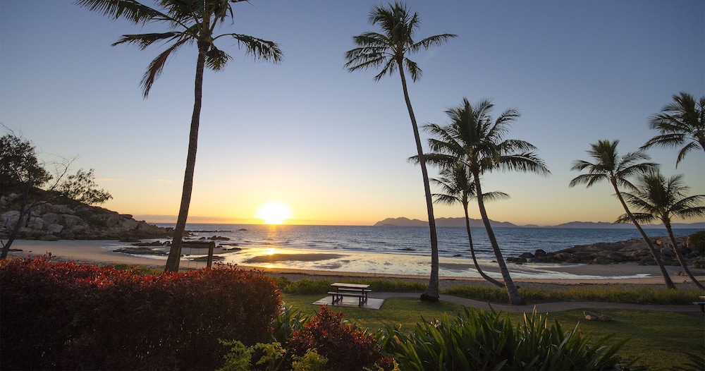 Rose Bay Resort 60/70