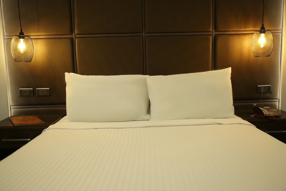 Pearl Hotel 23/39