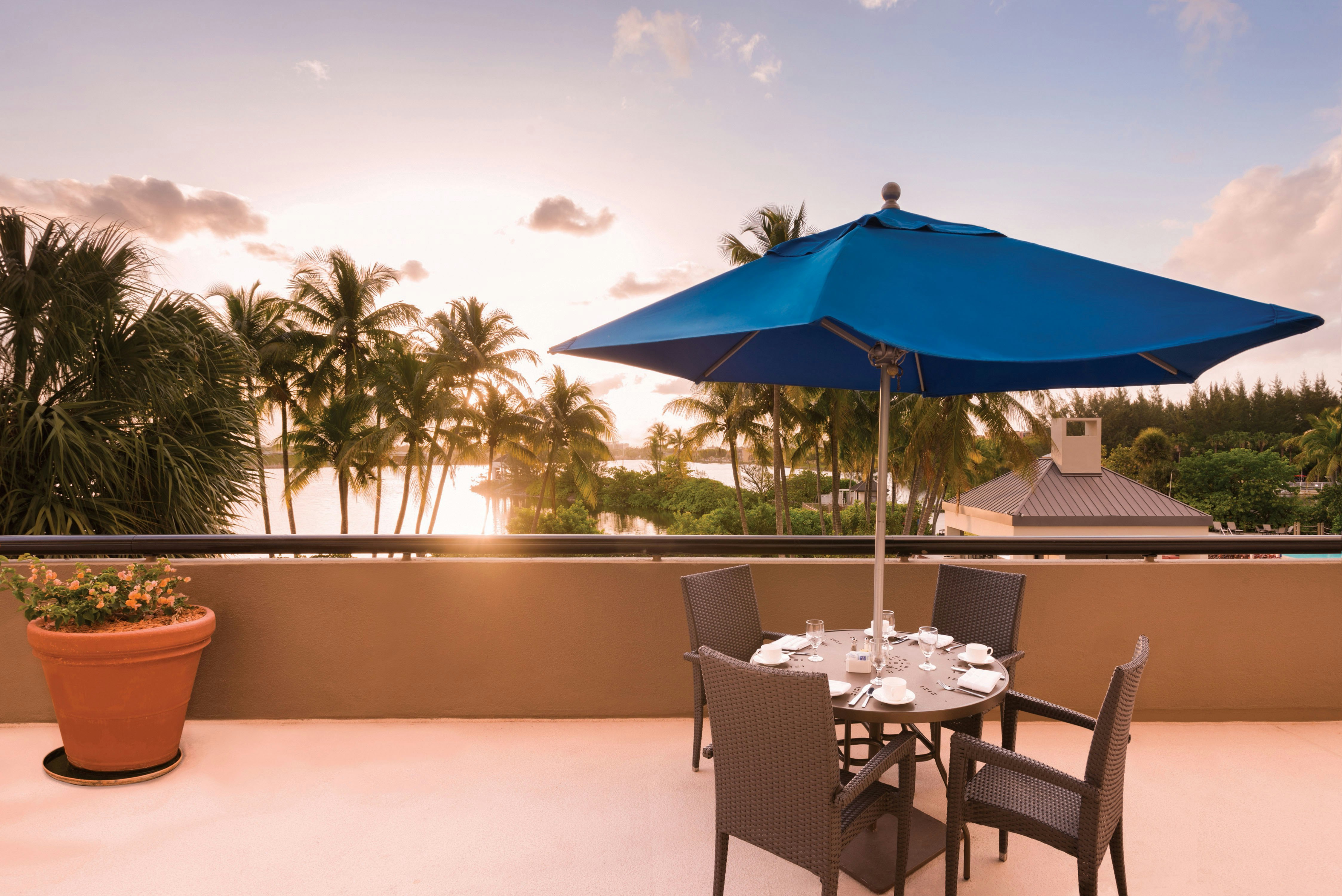 Hilton Miami Airport Blue Lagoon 76/77