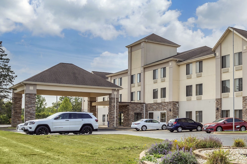 Comfort Inn and Suites North Aurora Naperville 37/50
