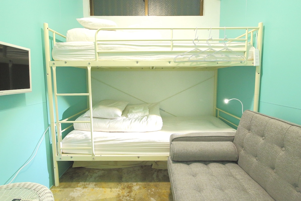 Seawall Hostel 6/37