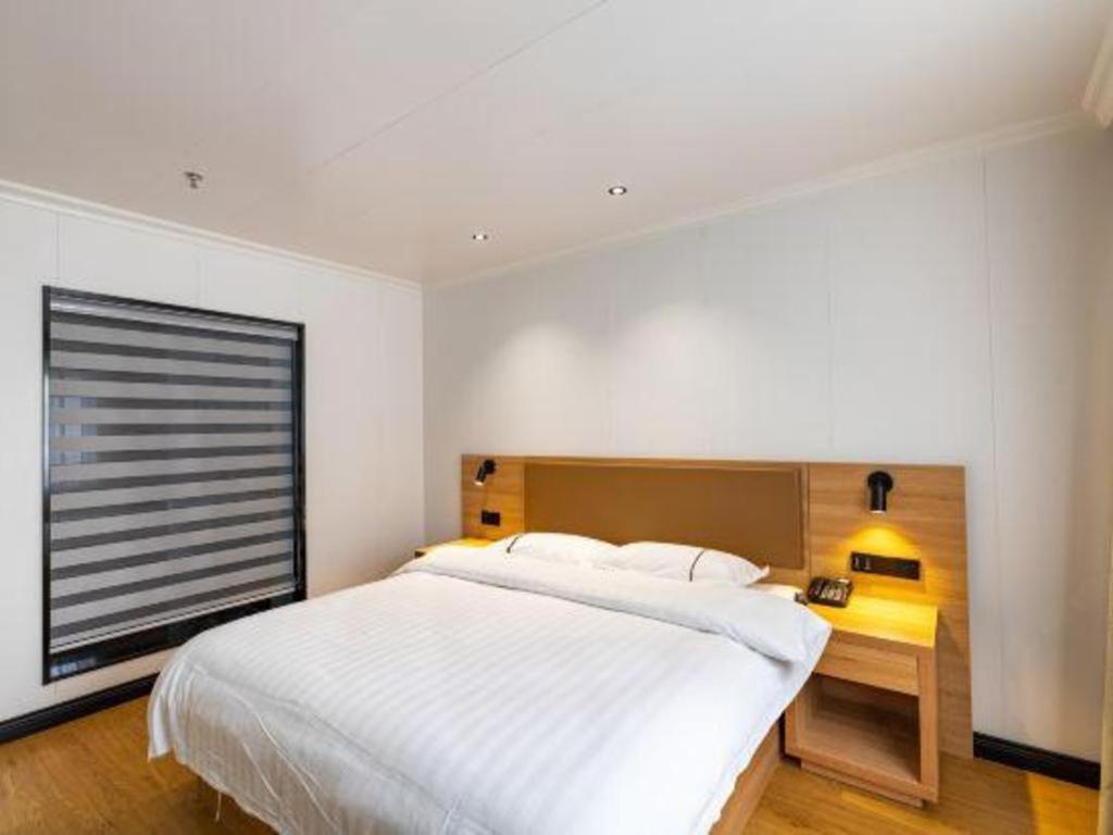 GreenTree Inn Express Shanghai Baoshan District Youyi Road Metro Station 17/46