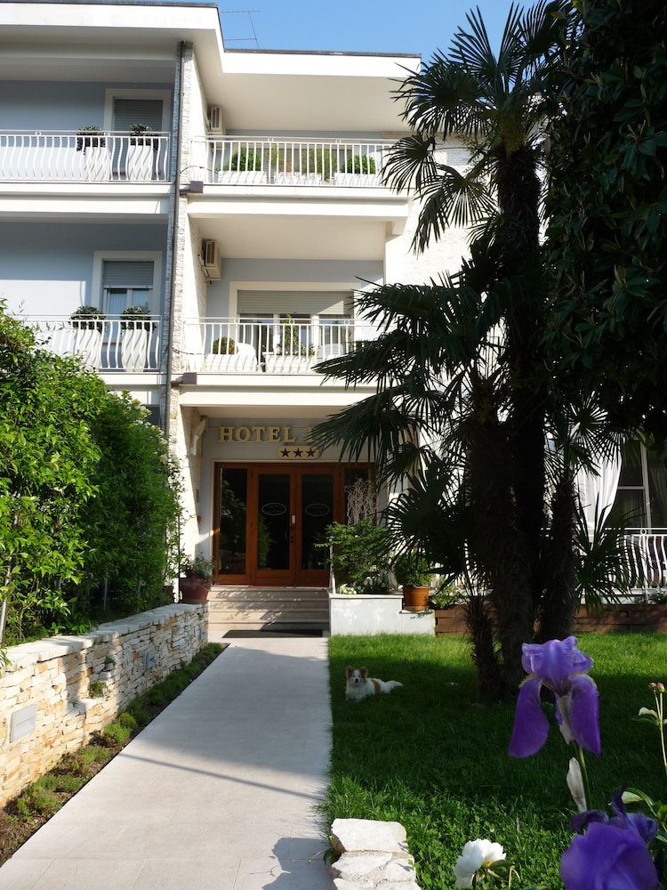 Hotel Luna 1/50