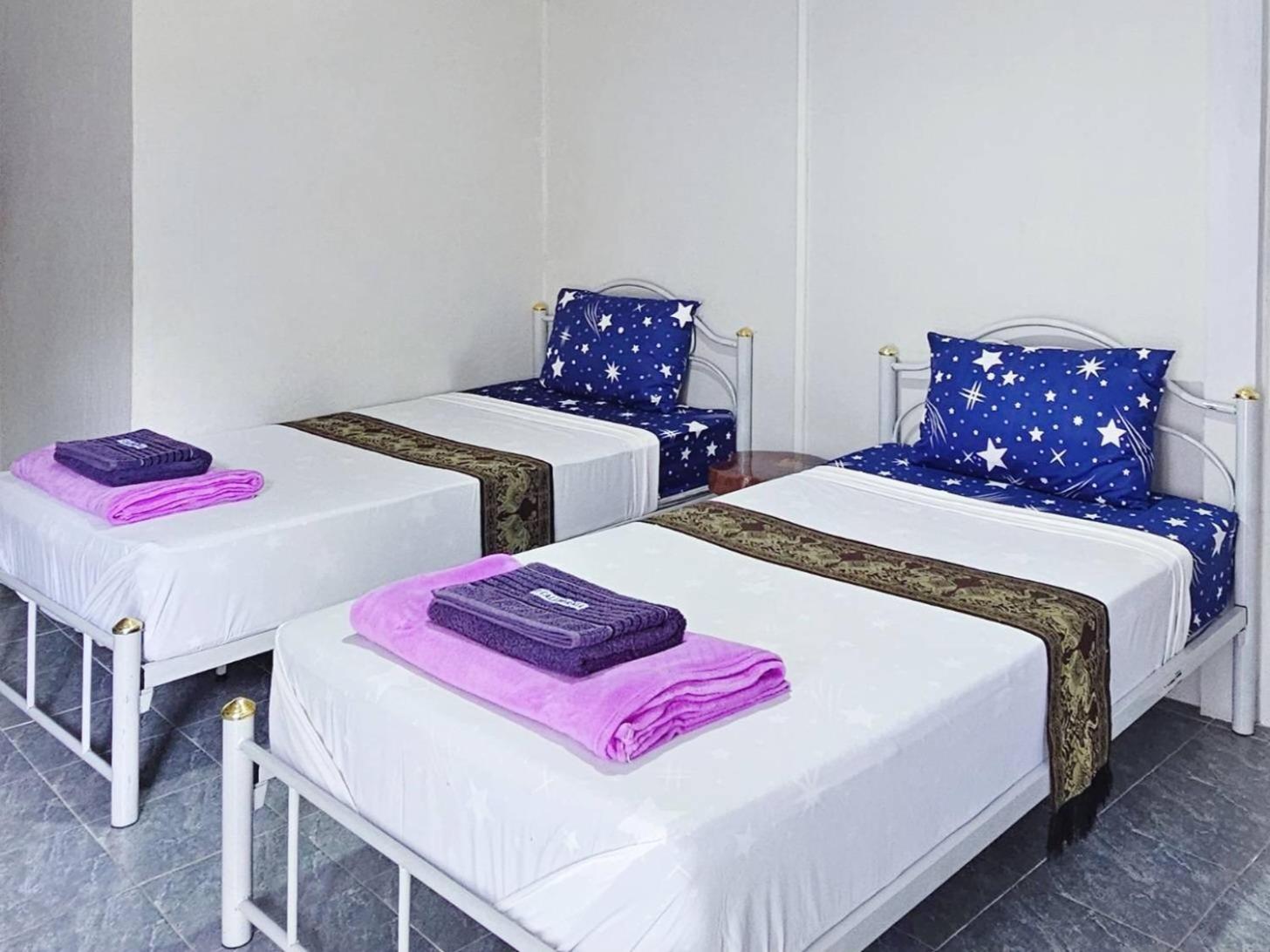 P California Inter Hostel 12/48