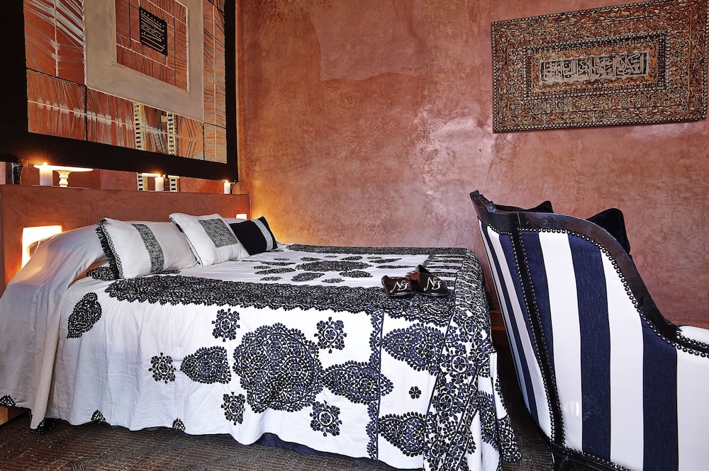 Senior, Suite, King Bed