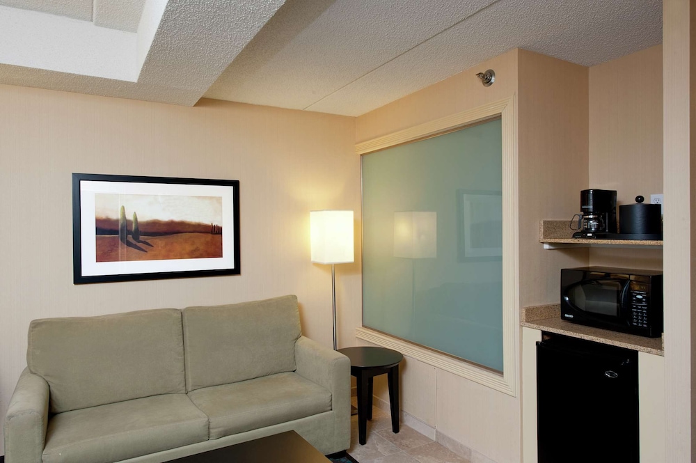 Hampton Inn Bloomington 34/62