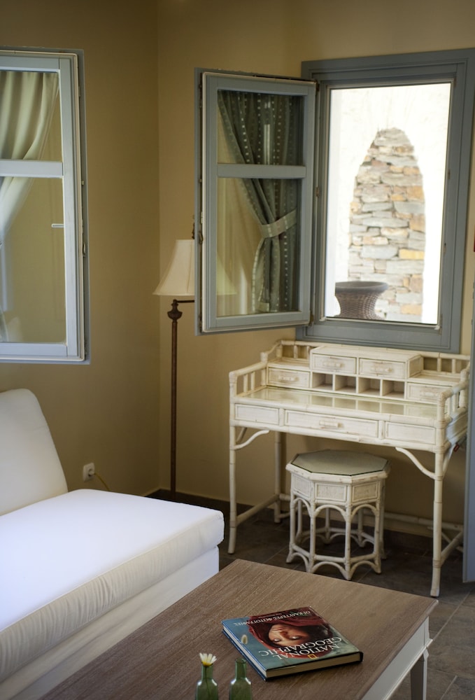 Porto Kea Suites 63/70