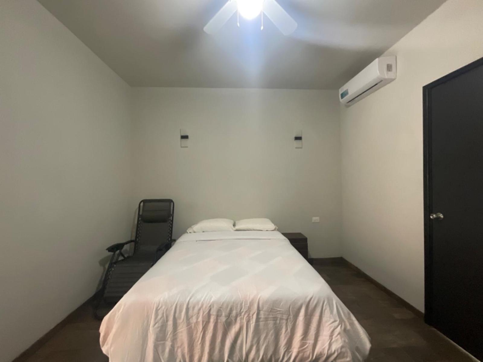 Hostal 230 8/38
