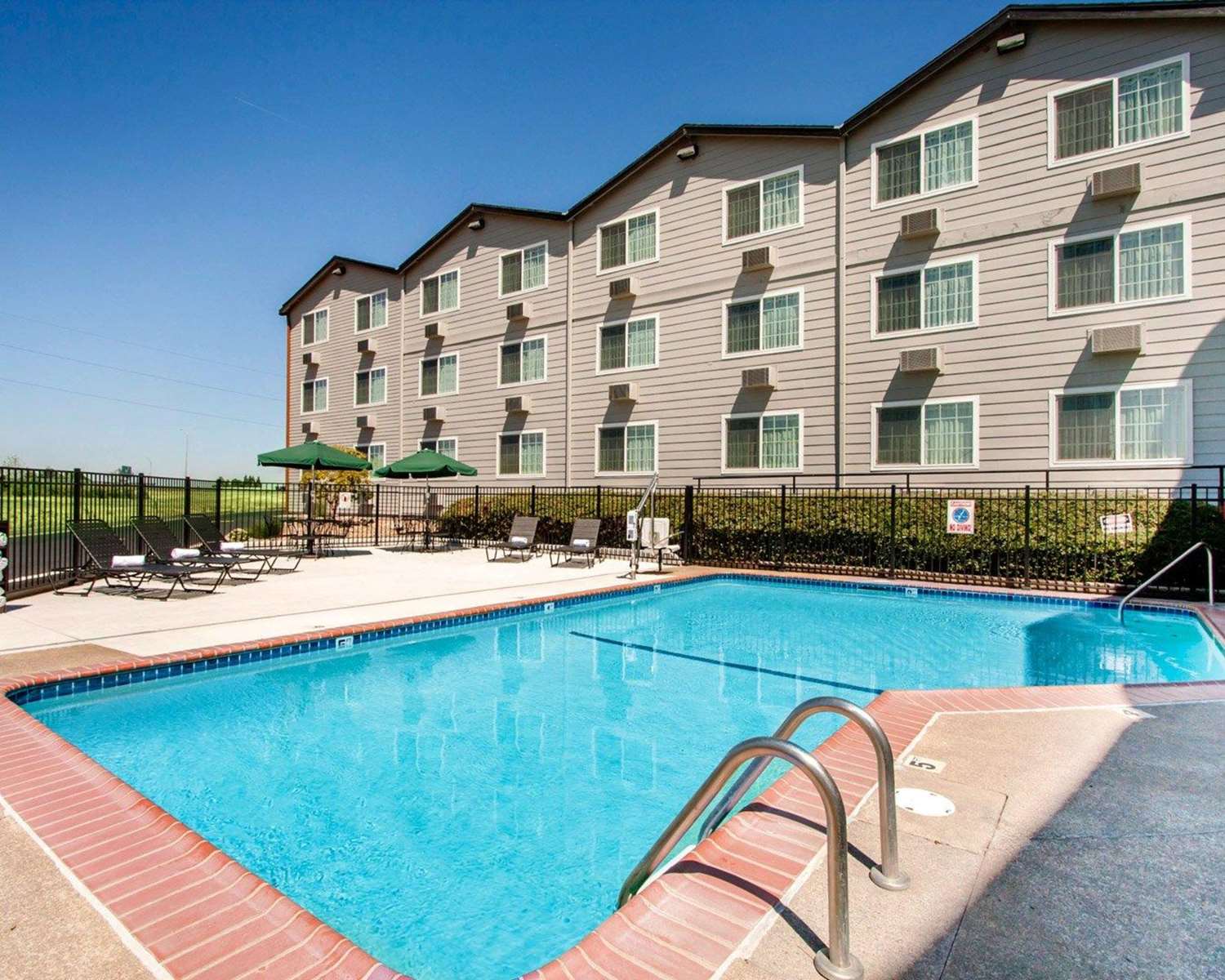 Quality Inn & Suites Springfield - Eugene North 19/25