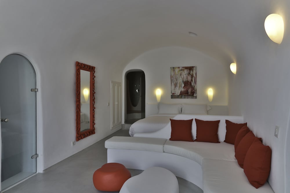 Trieris Villas And Suites 10/50