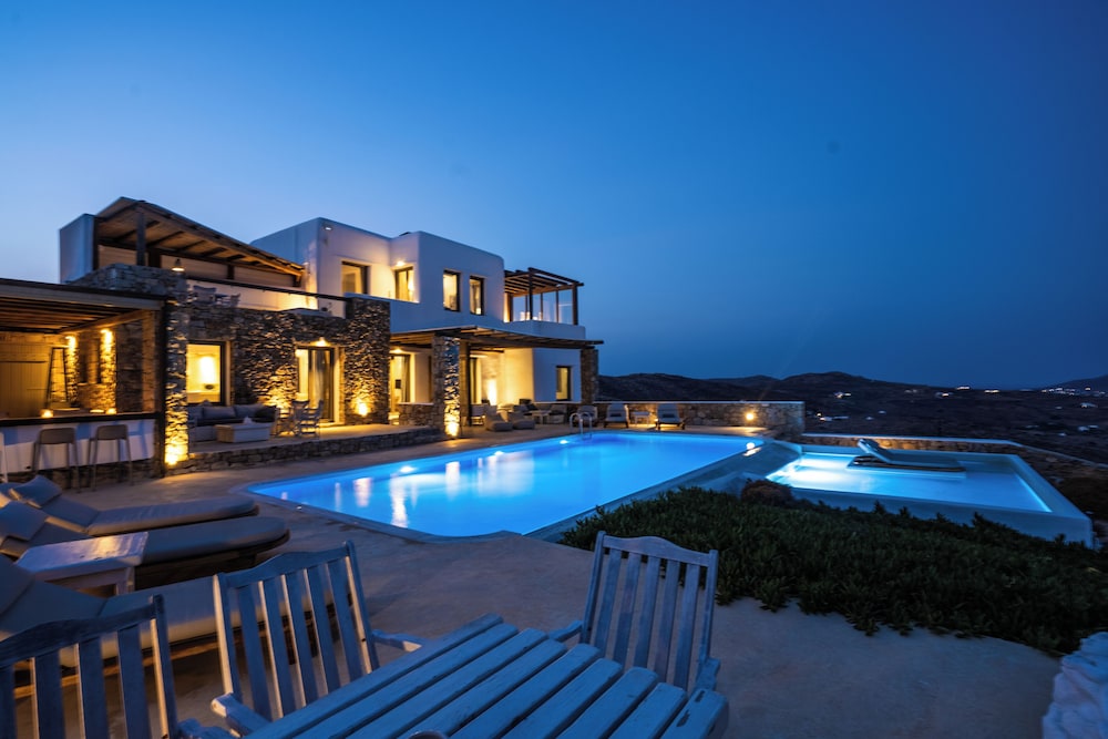Amallini Suites 2/50