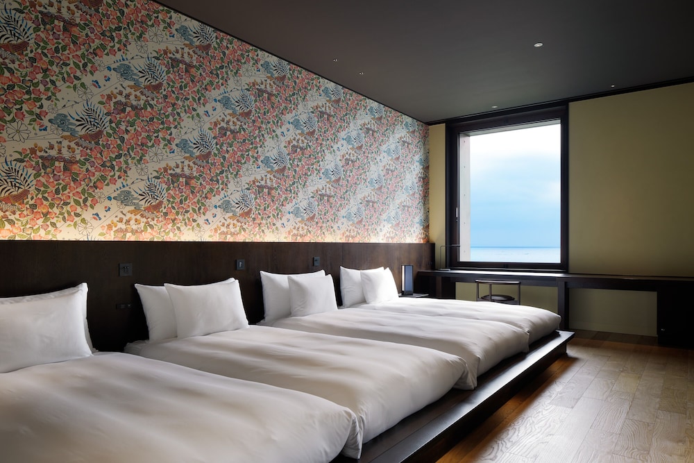 DELUXE, SUITE, 4 BEDS, OCEAN FRONT