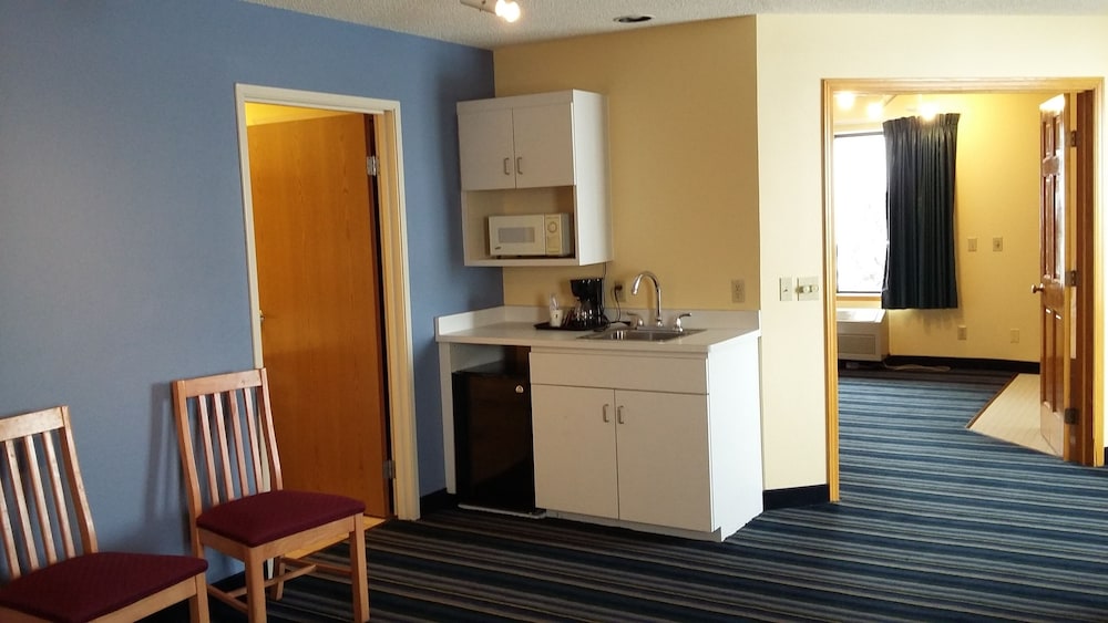 Days Inn by Wyndham Johnson Creek 17/33