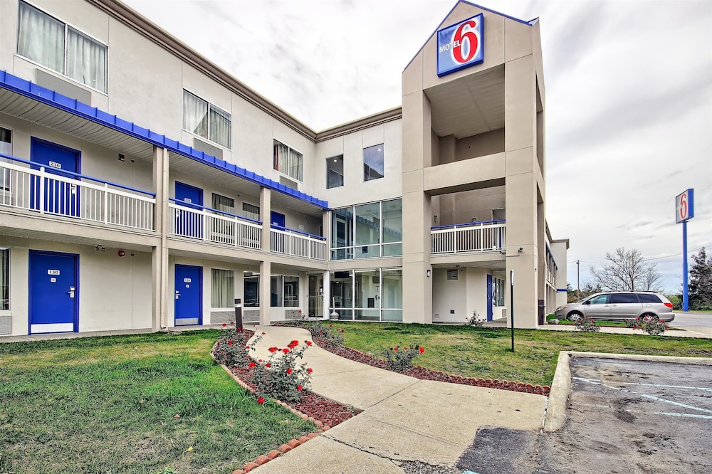 Motel6 Columbus, OH - West 49/58