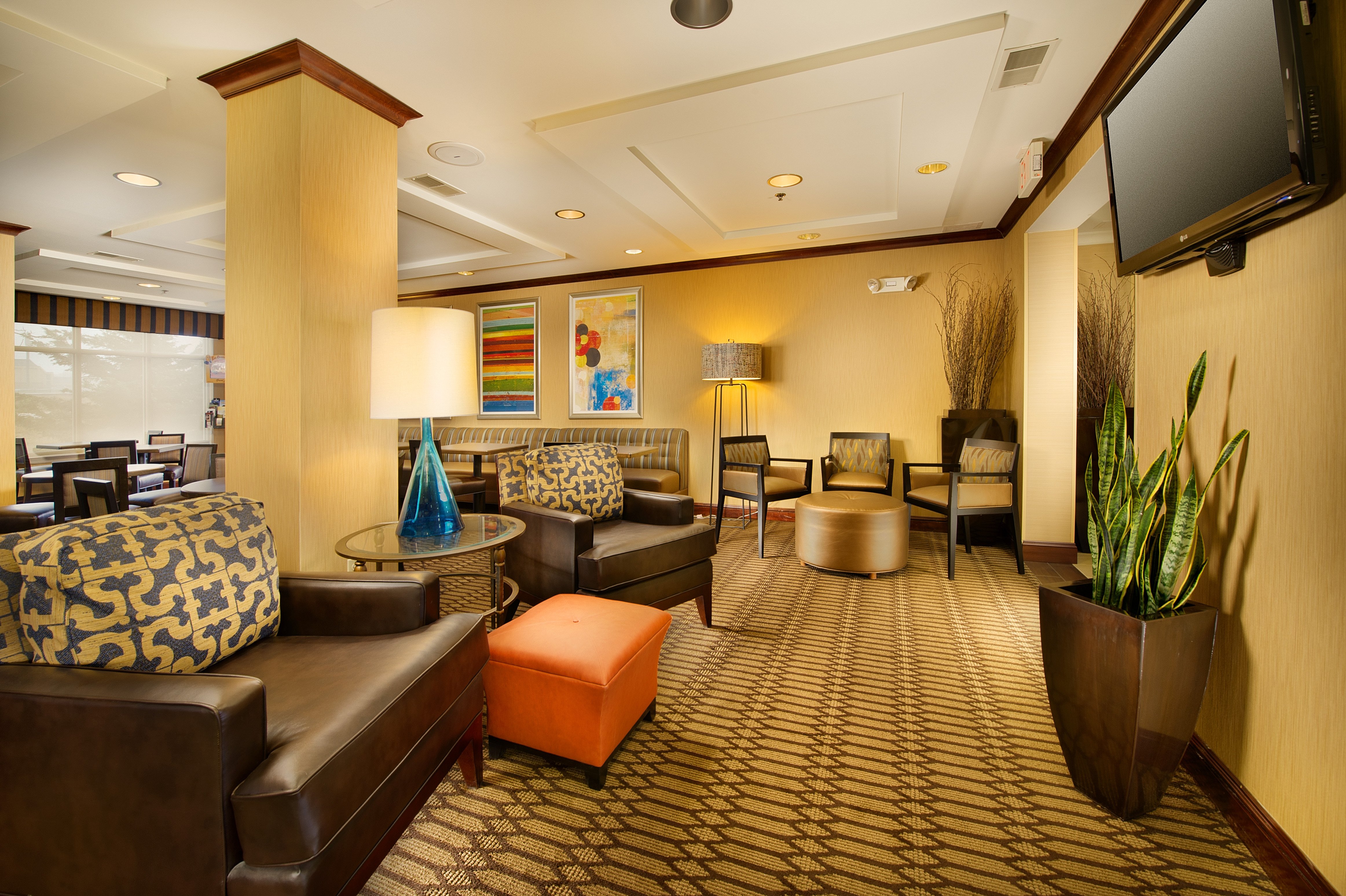 Holiday Inn Express Hotel Suites Chambersburg 46/71
