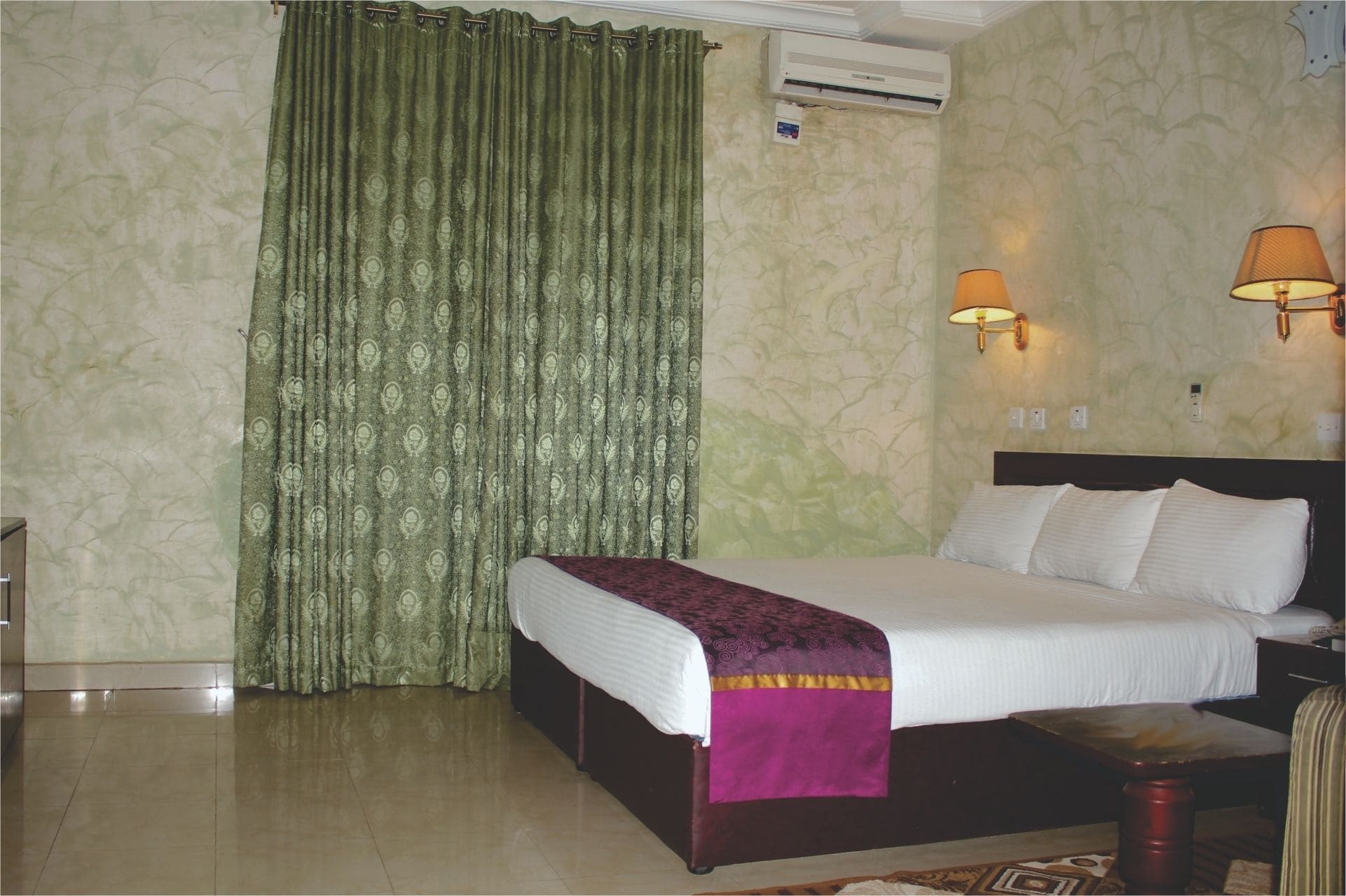 DELUXE, SUITE