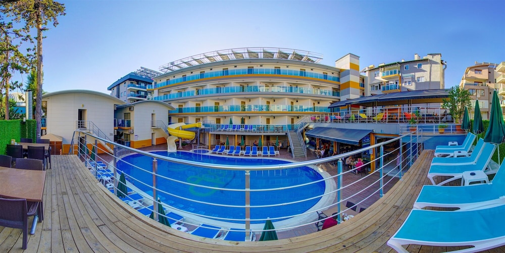 Arsi Enfi City Beach Hotel 70/72