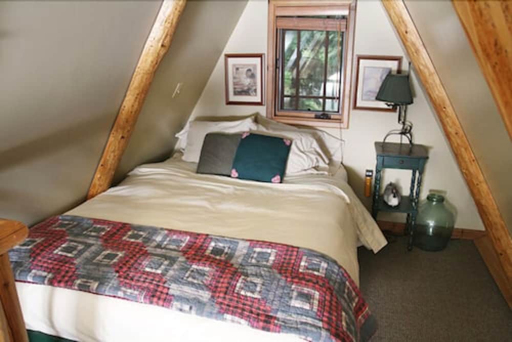 Cabin, King and Queen Bed, River Front