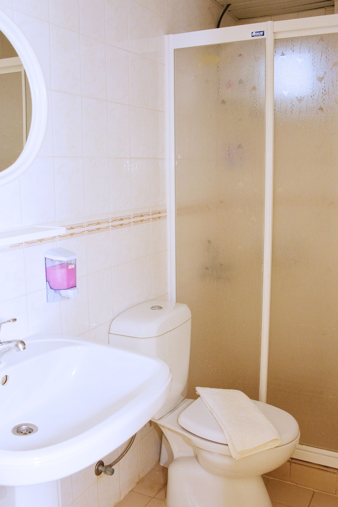 Avisos Hotel and Apartment 46/50