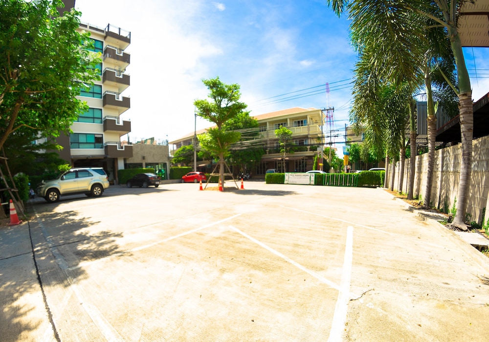 Initial Hua Hin 48/51