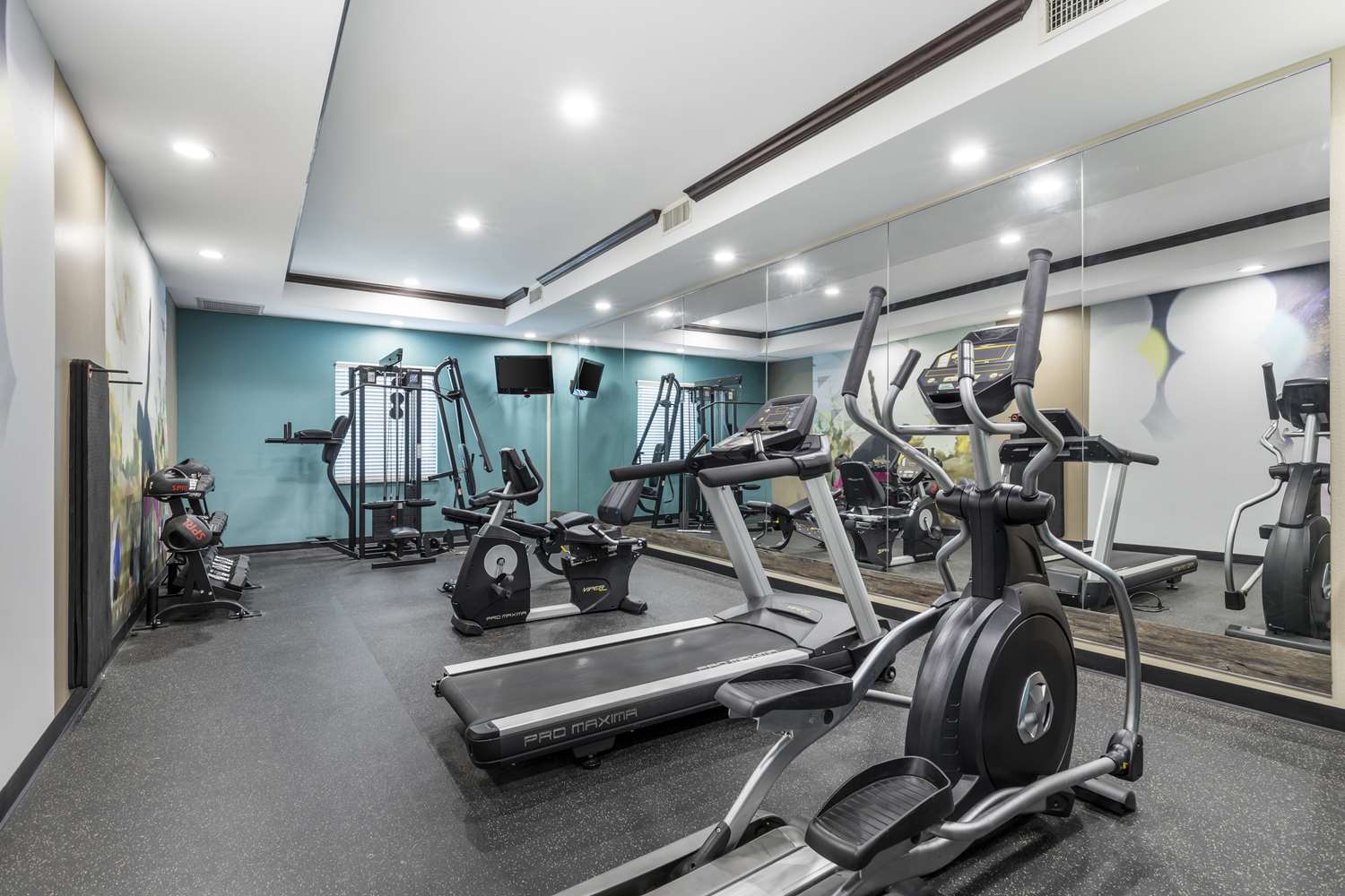 Best Western Plus Longhorn Inn & Suites 23/43
