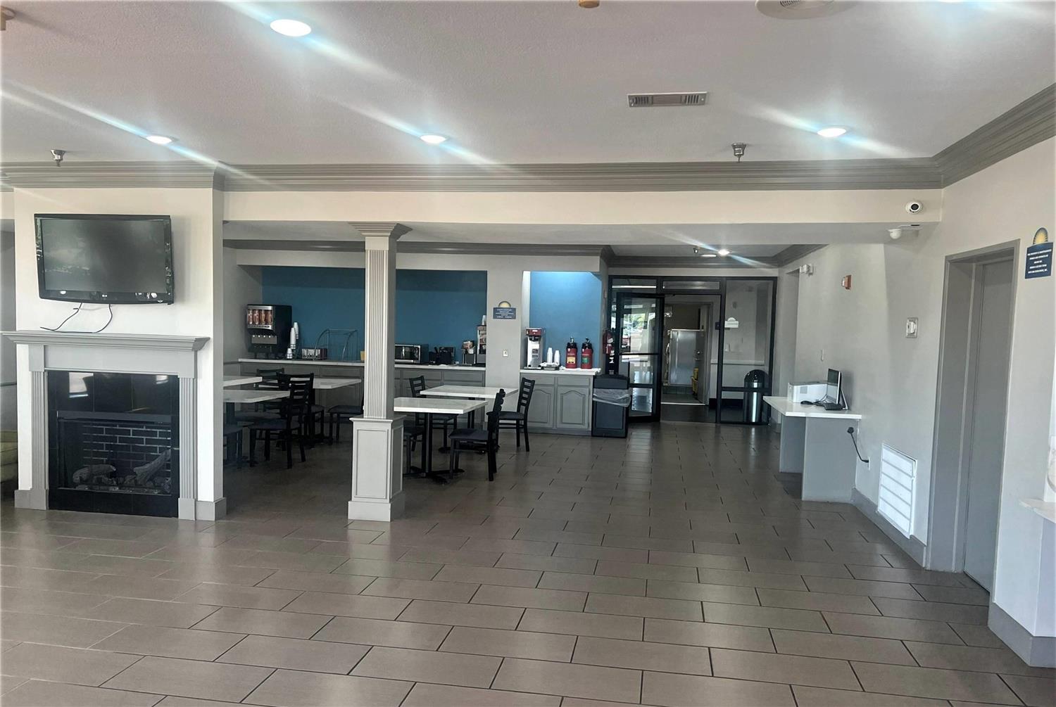 Days Inn by Wyndham Denham Springs-Baton Rouge East 11/16