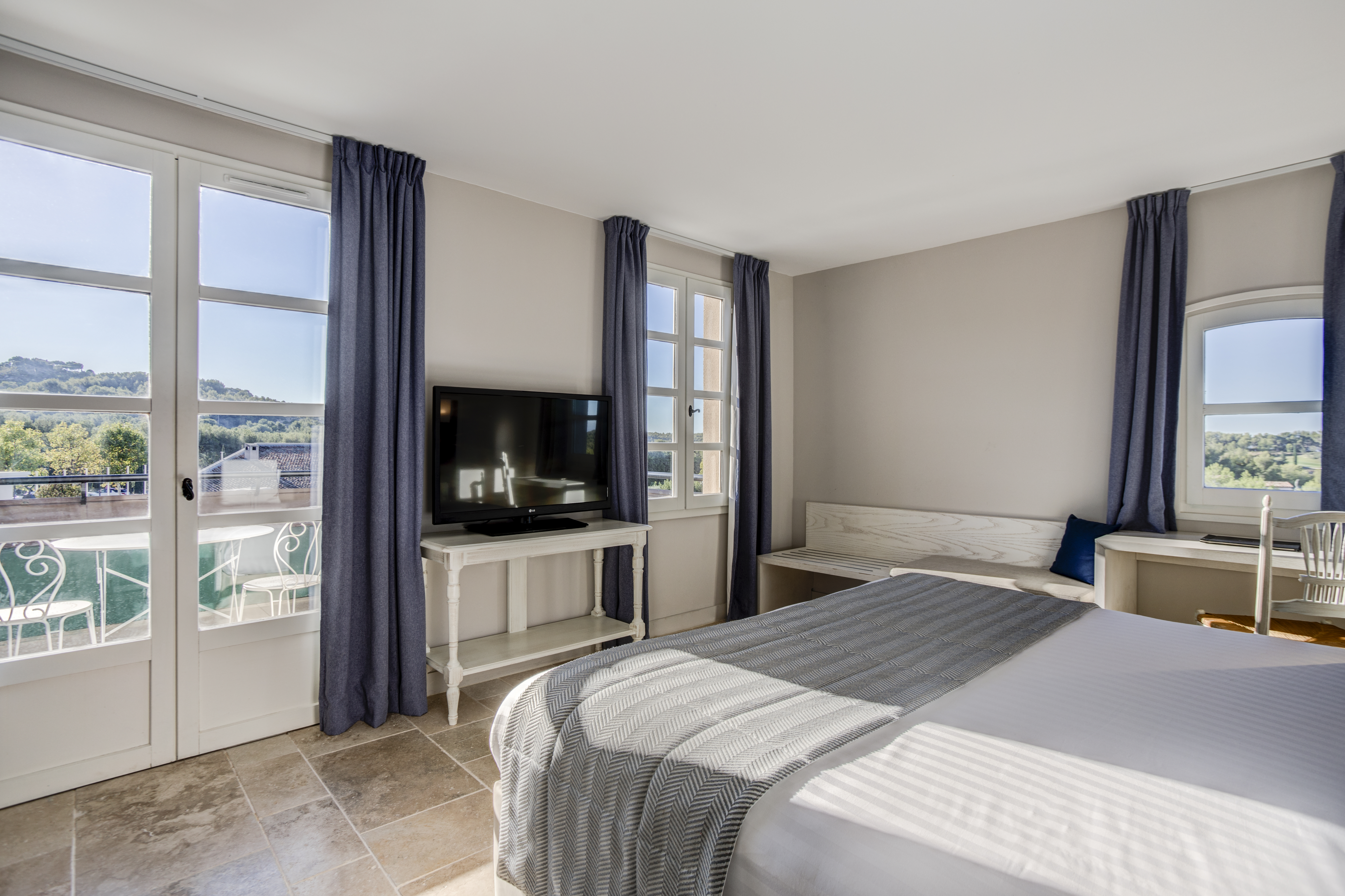 جناح جونيور بشرفة، Le Fregate Provence 2/2