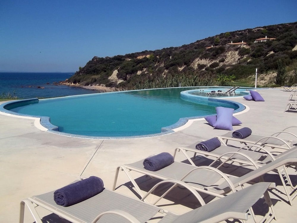 Mare Dei Suites in PYRGOS