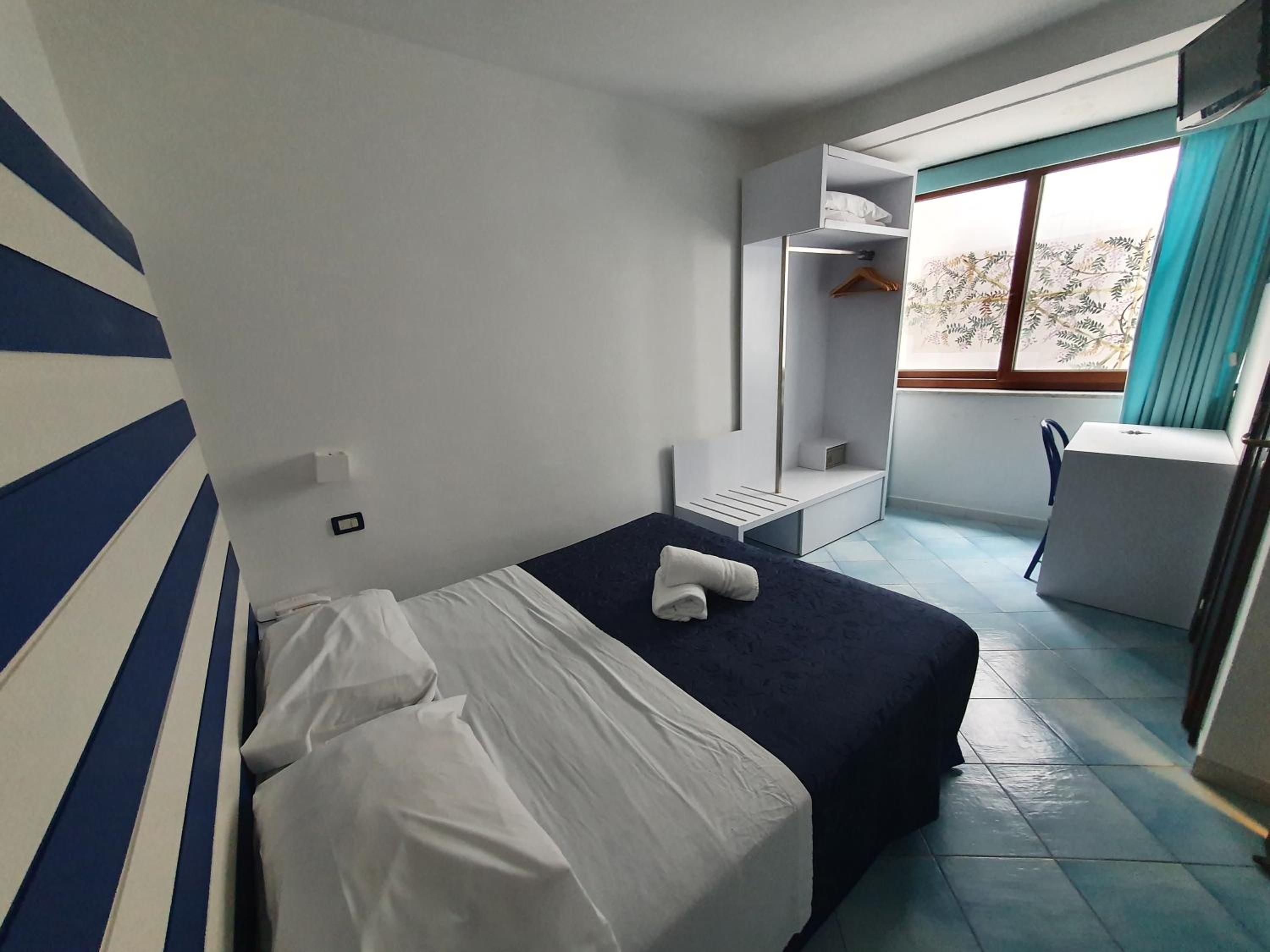 Economy, Double or Twin Bed, No Sea View