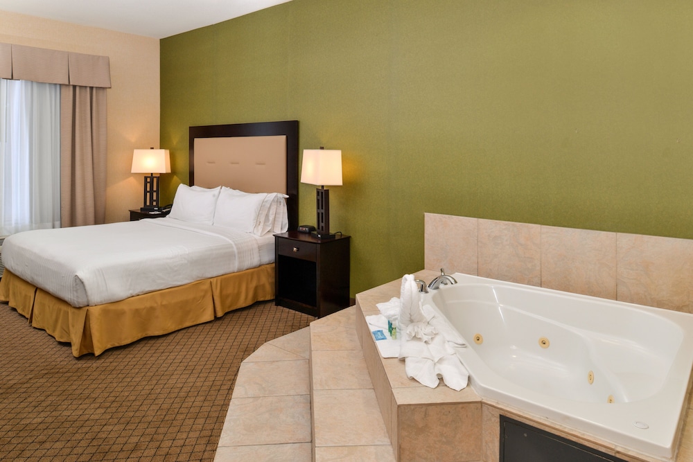 Holiday Inn Express Woodland 12/53