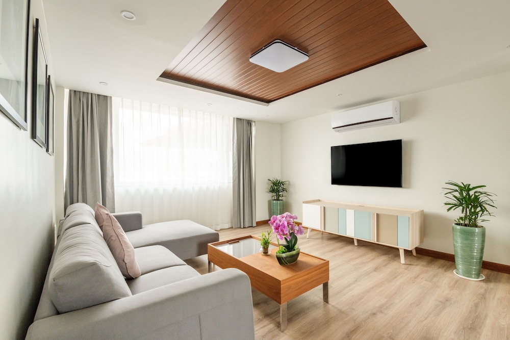 Mila Hotel 57/86