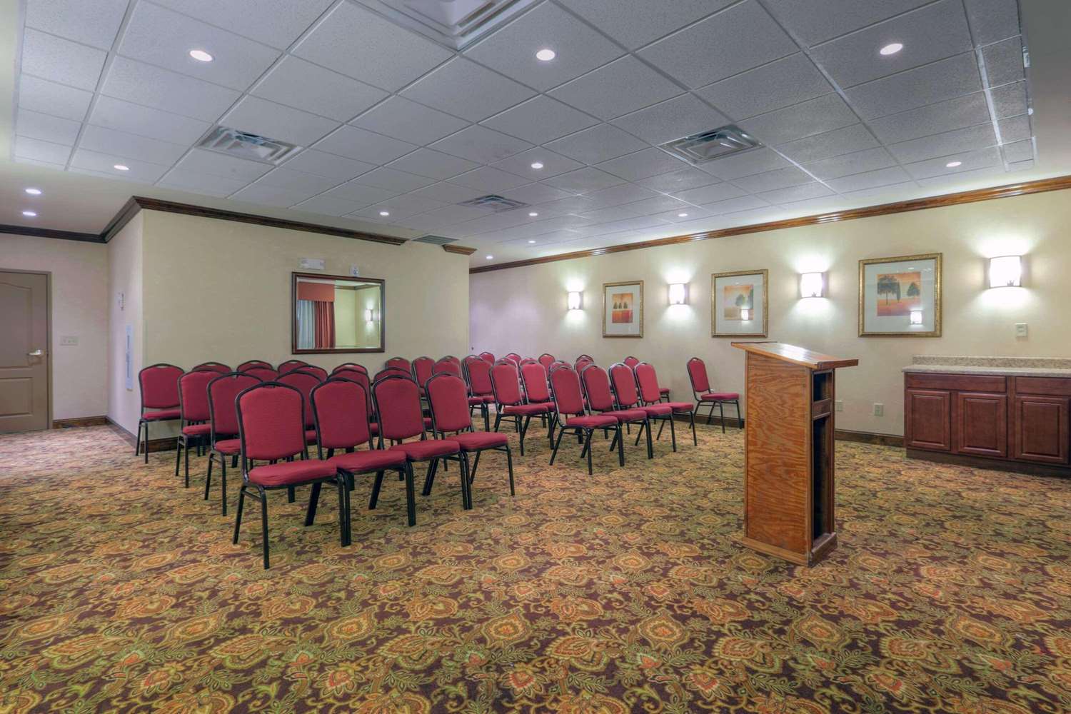 Country Inn & Suites By Radisson, Emporia, VA 34/37