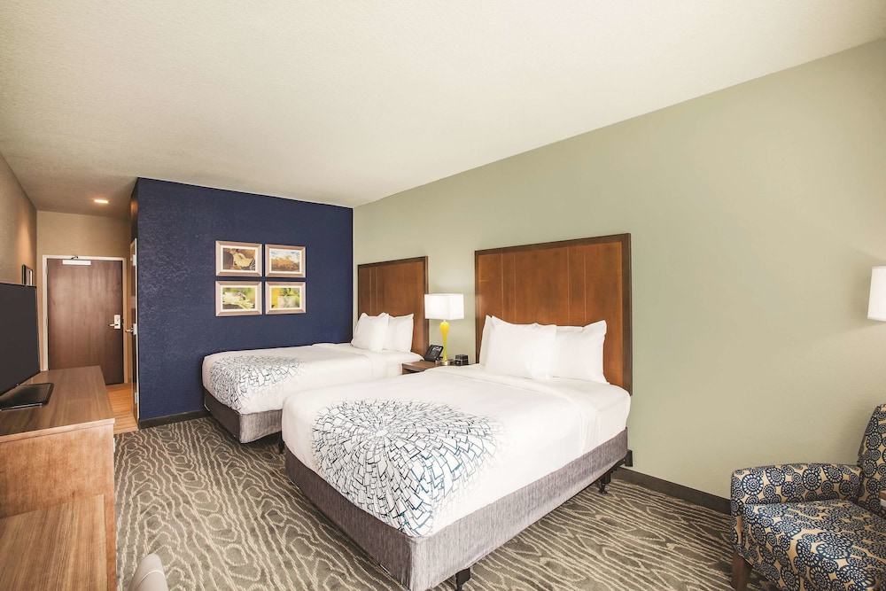 La Quinta Inn And Suites By Wyndham Wichita Northeast 15/37