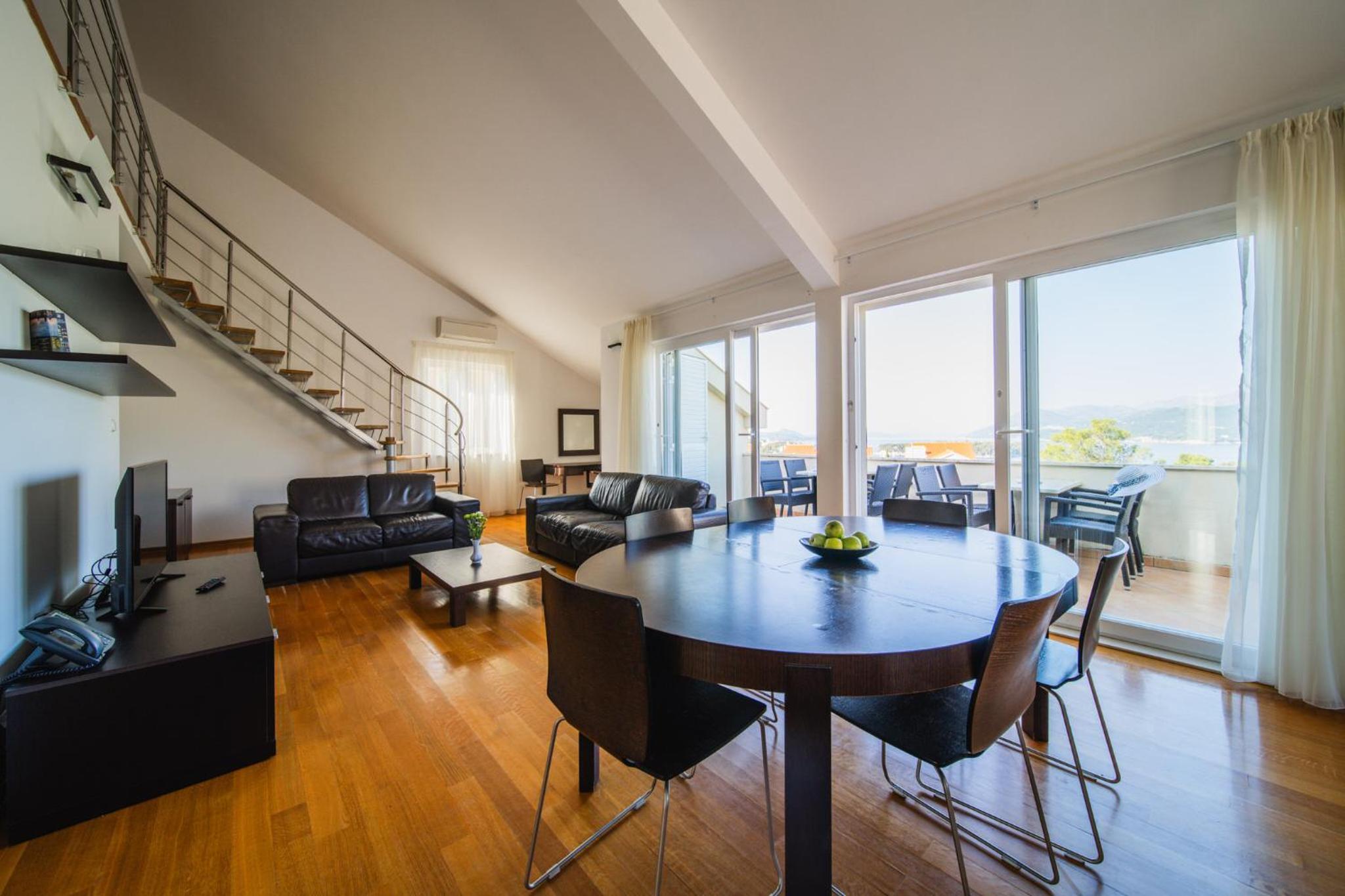 3 BEDROOMS, APARTMENT
