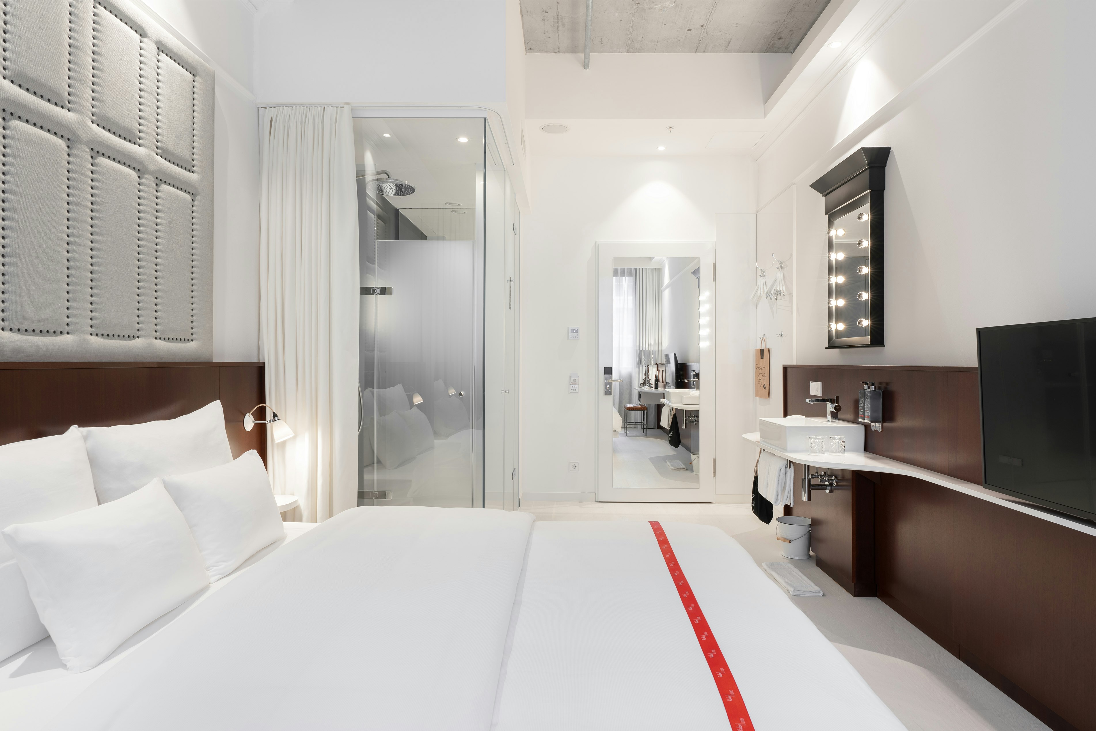 Ruby Louise Hotel 21/50