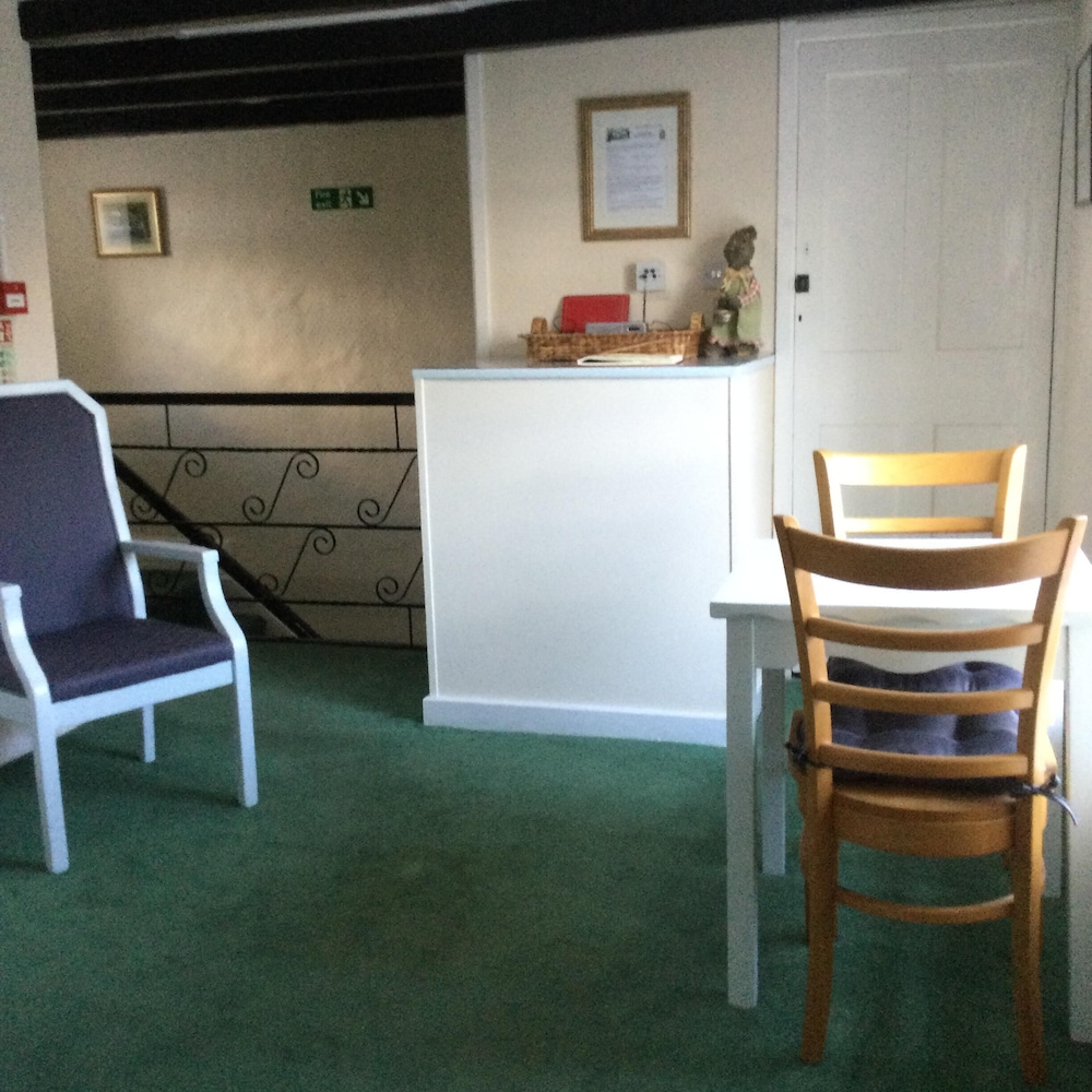 The Rose and Crown 17/25
