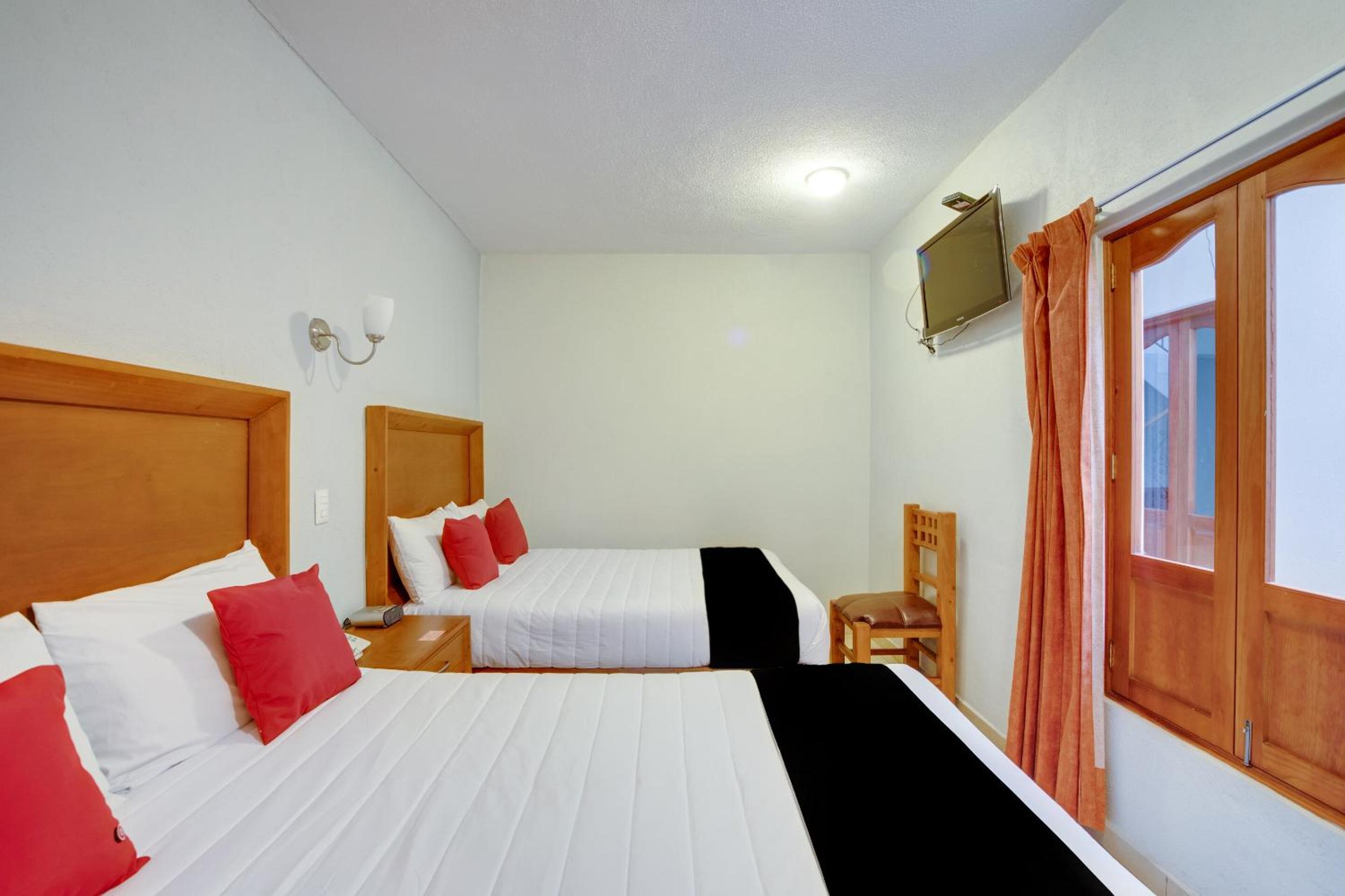 Hotel Patzcuaro 8/56
