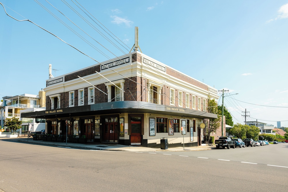 Palace Hotel Mortlake 2/25