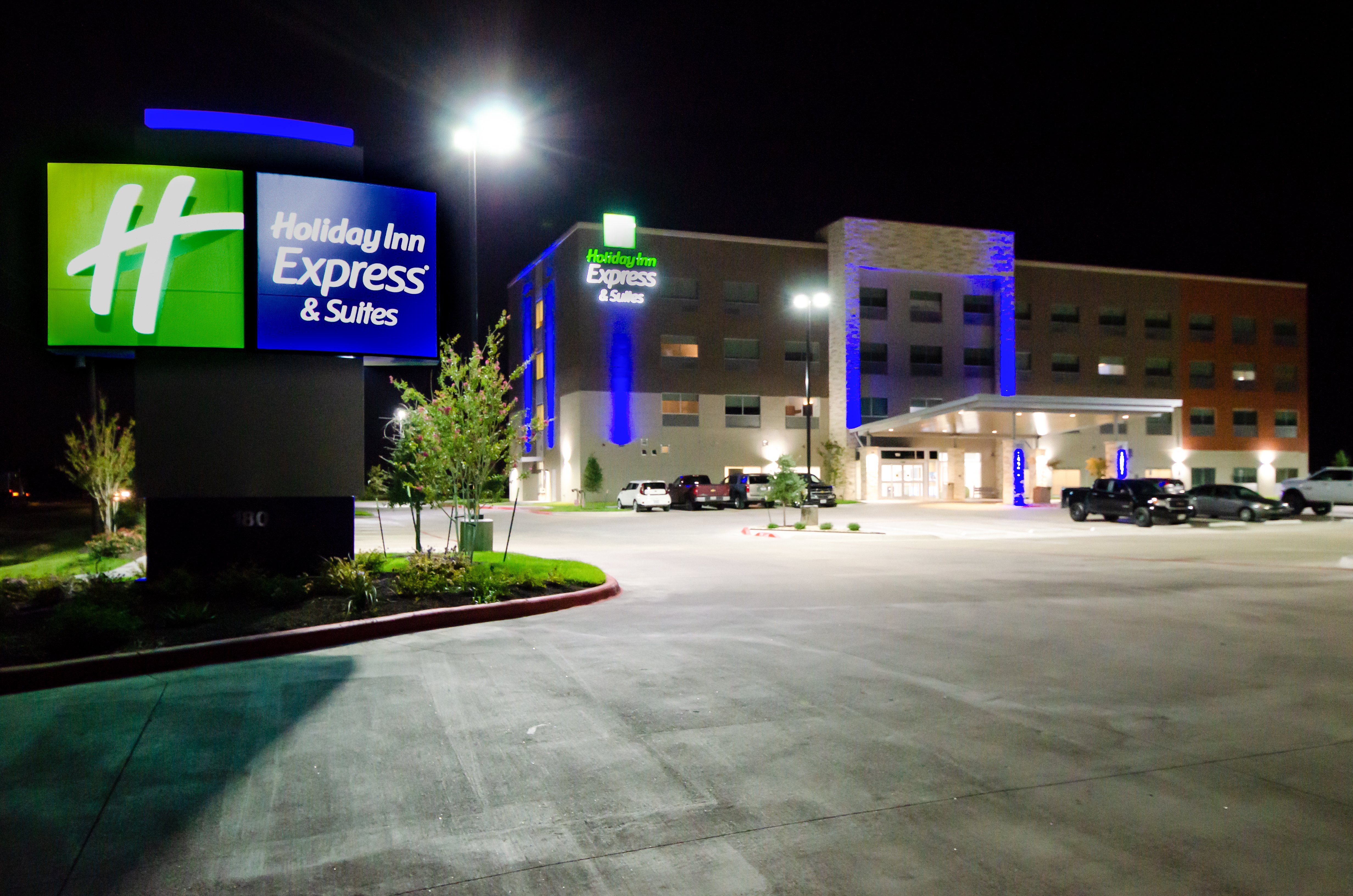 Holiday Inn Express and Suites Taylor 2/52