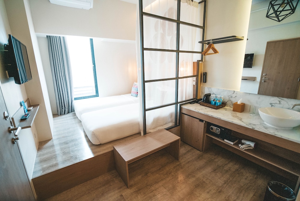 Lub d Manila Makati 54/72