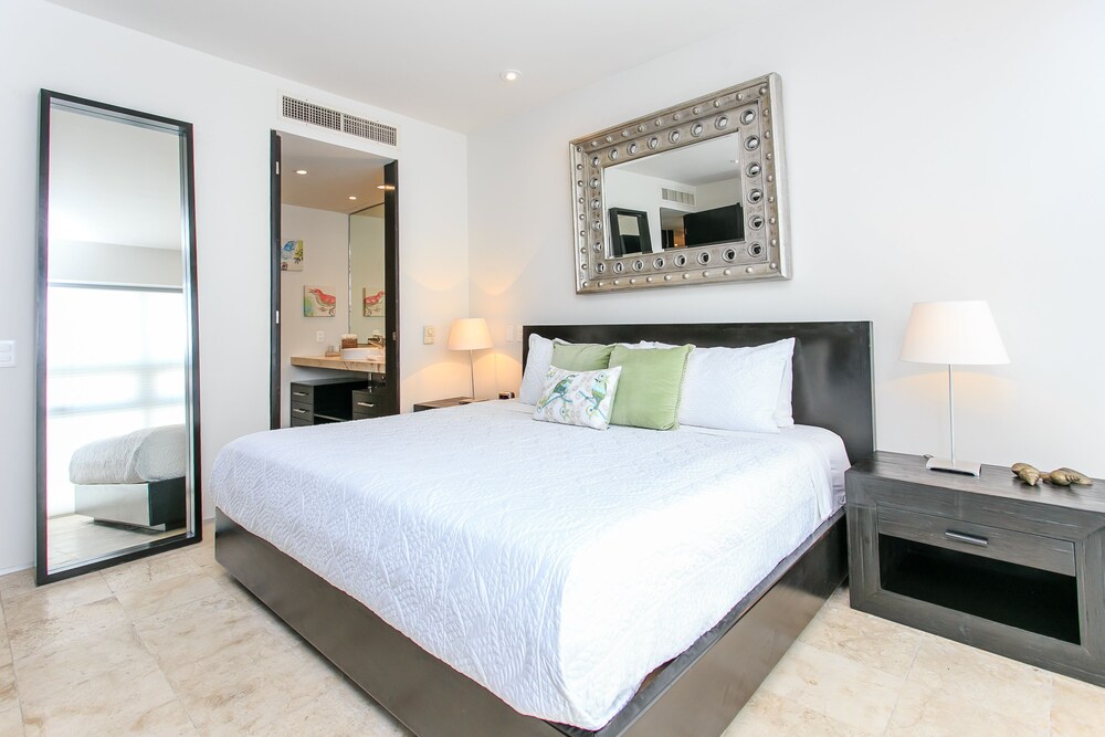 Magia Beachside Condo 13/47